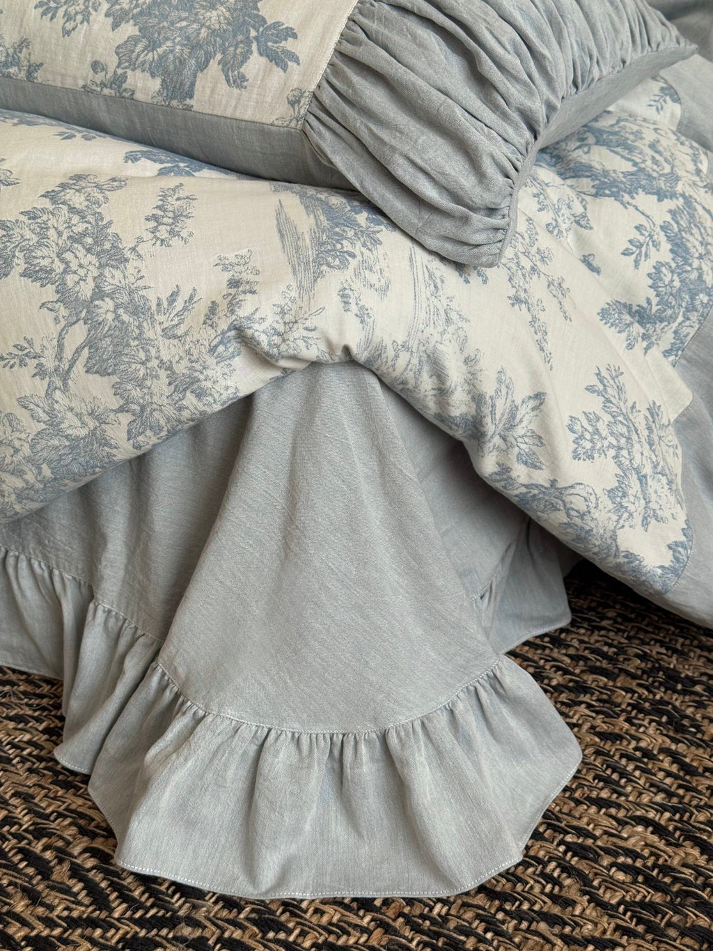 Quiet Manor Toile Ruched Bedding Set