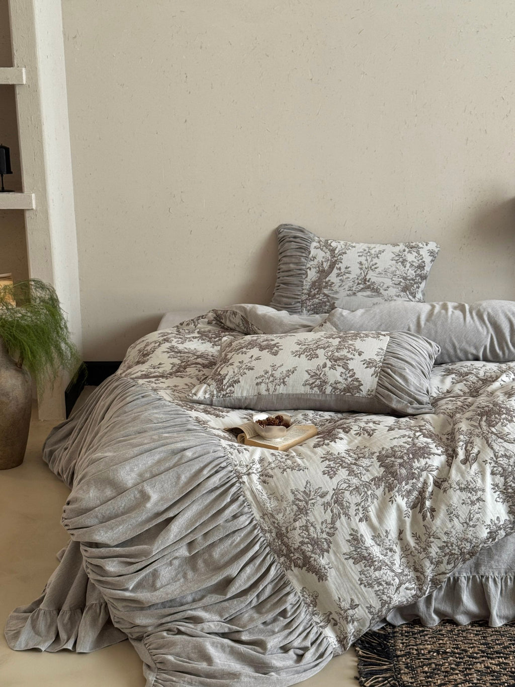 Heritage Meadow Toile Ruched Bedding Set