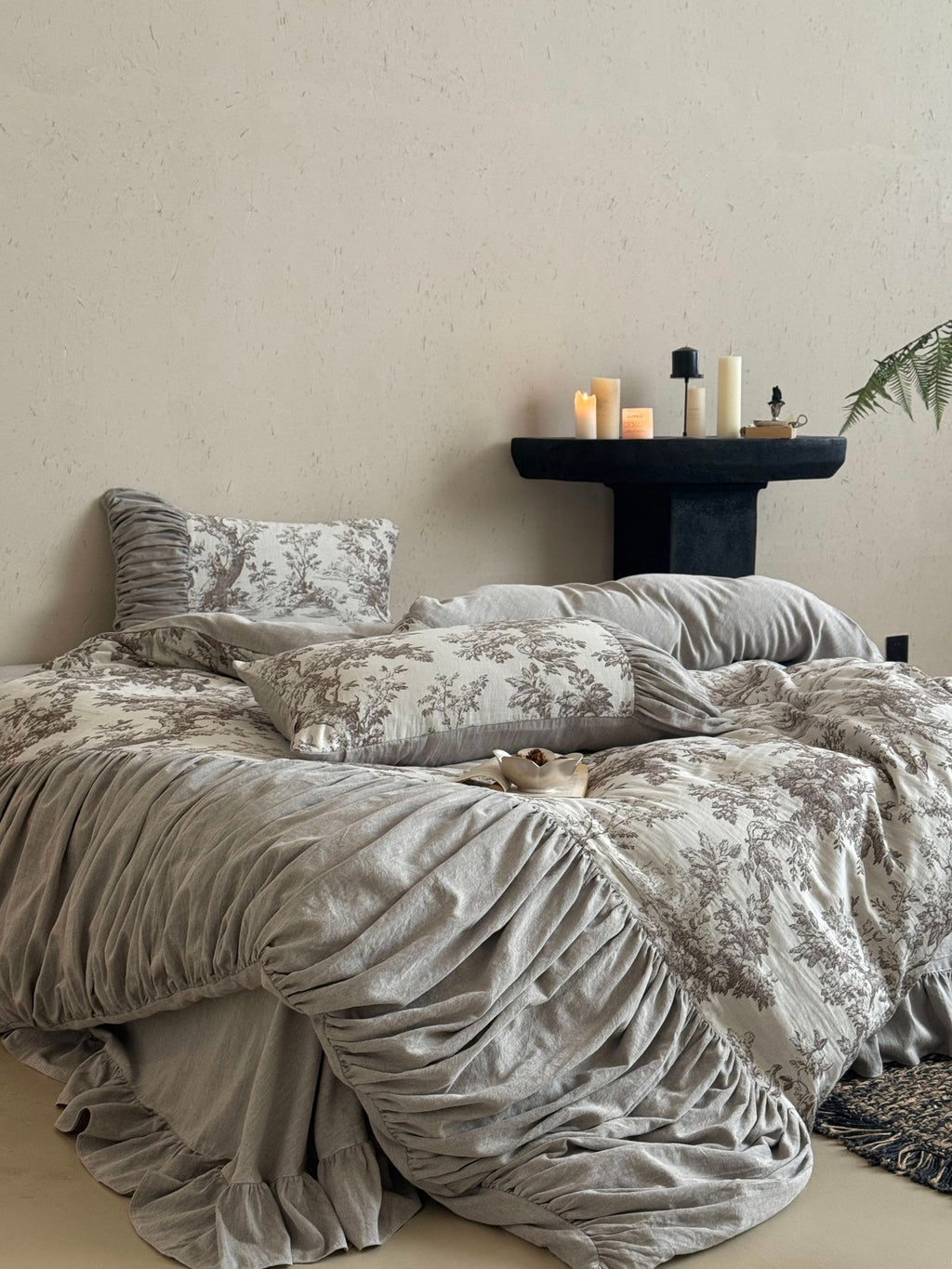 Heritage Meadow Toile Ruched Bedding Set