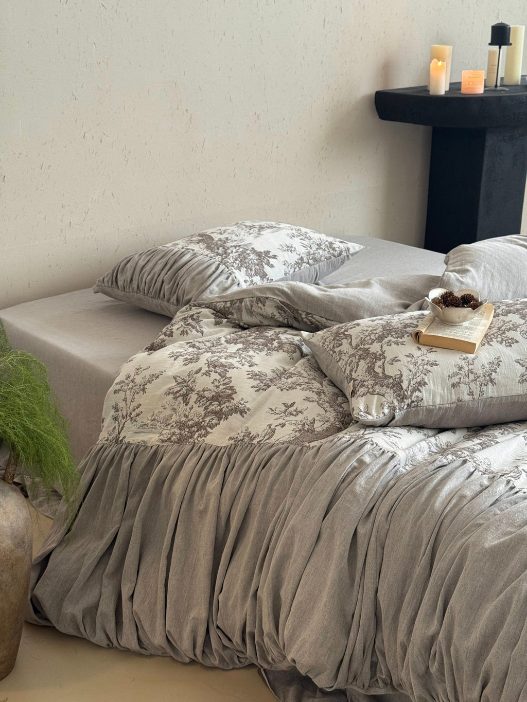 Heritage Meadow Toile Ruched Bedding Set