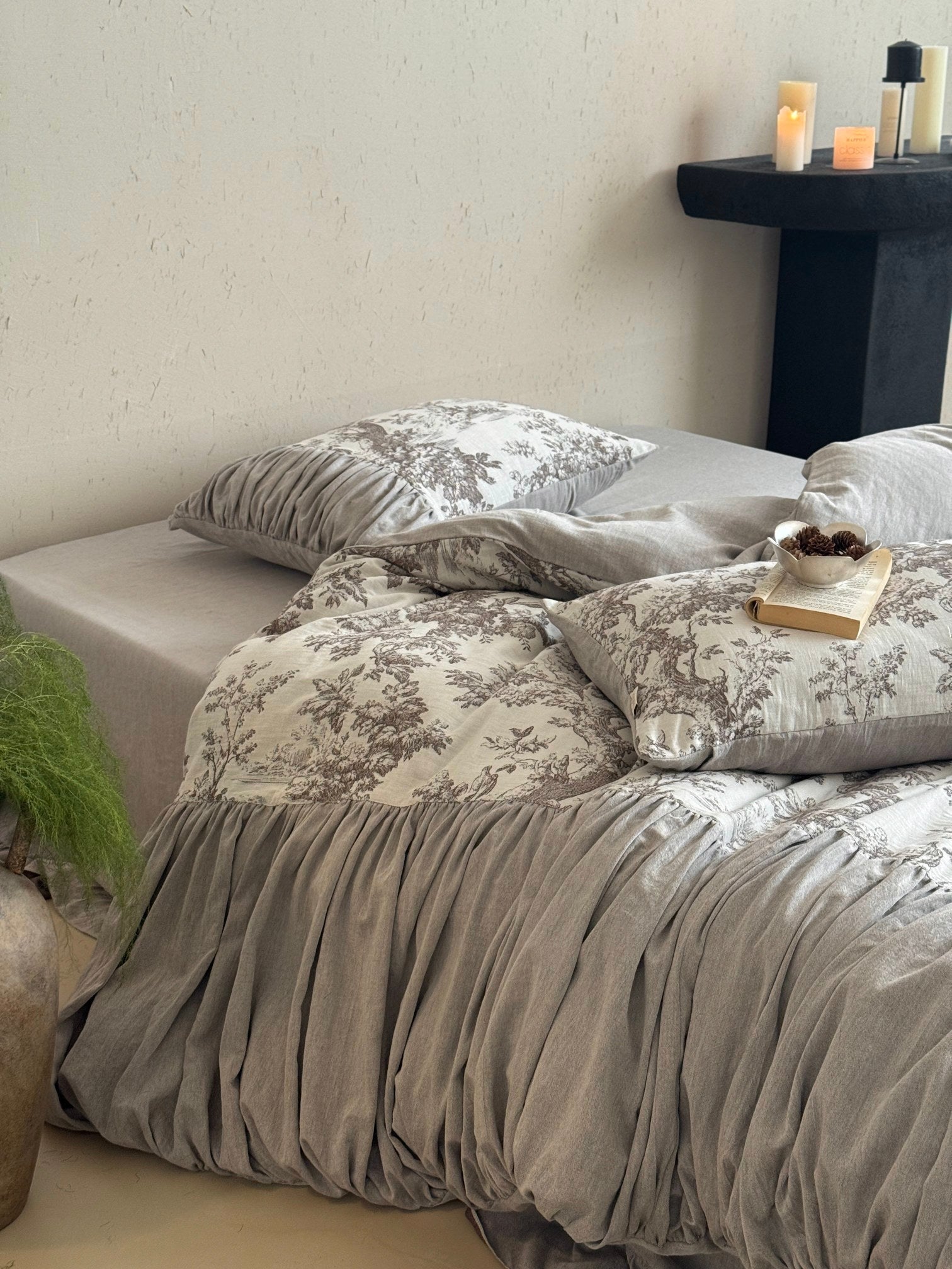 Heritage Meadow Toile Ruched Bedding Set