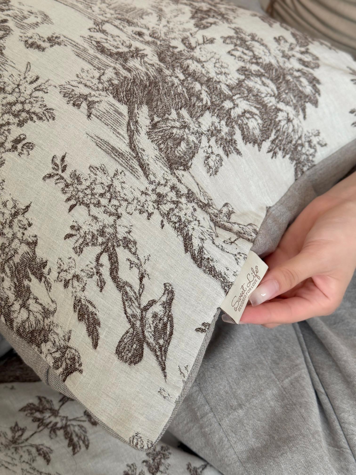 Heritage Meadow Toile Ruched Bedding Set