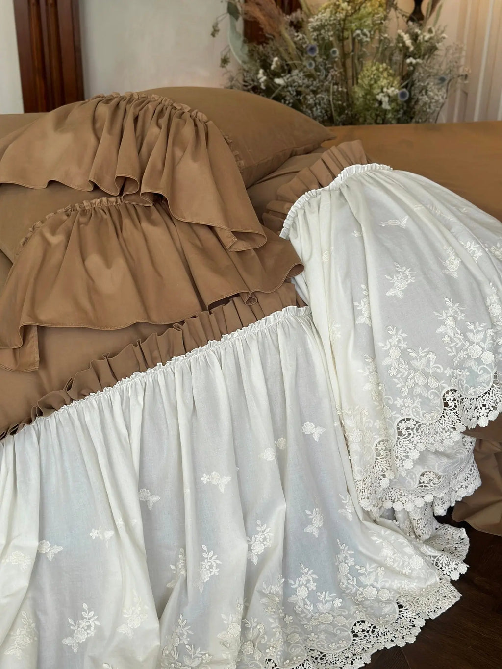 Earth-Tone Brushed Sateen Lace Ruffle Bedding Set Breezora