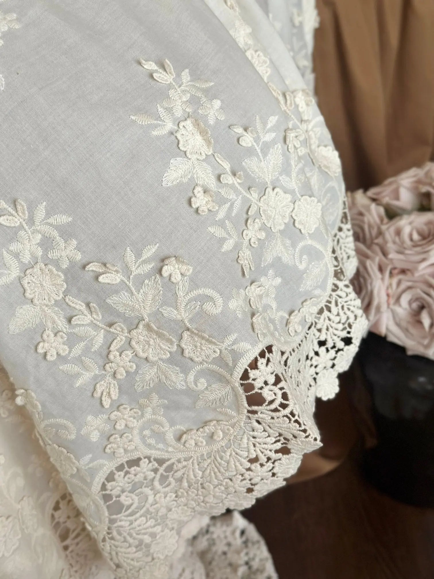 Earth-Tone Brushed Sateen Lace Ruffle Bedding Set Breezora